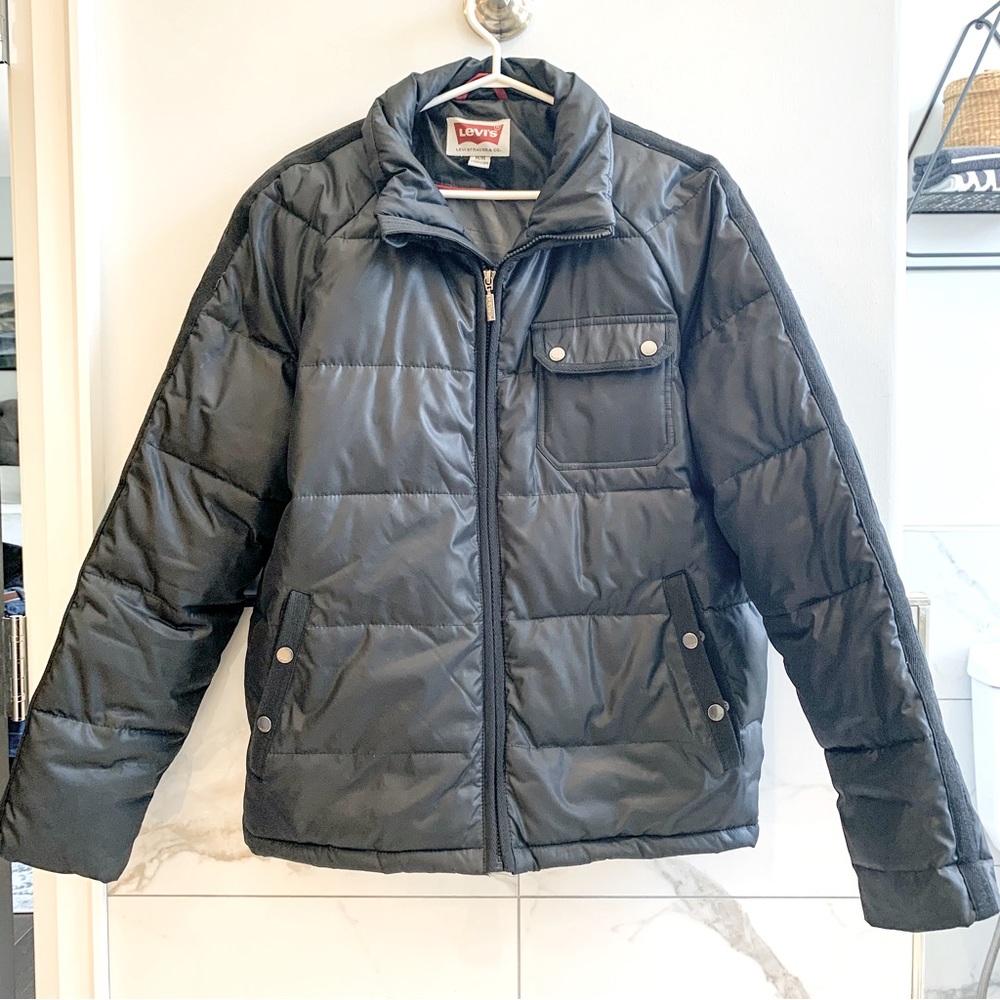 Levi’s Black Puffer Jacket.  Men’s Medium.  Very Warm.